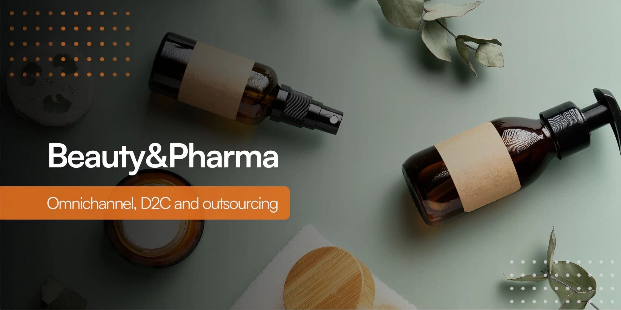 Transparent glass bottles and viala containing liquid products for the beauty and pharma sectors.